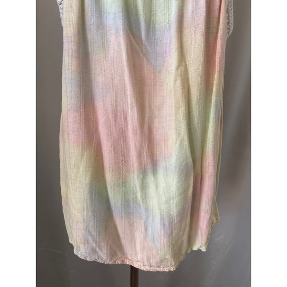 Maurices Pastel / Cream Crochet Neckline Pleated Textured Sleeveless Tank Top - Picture 3 of 10